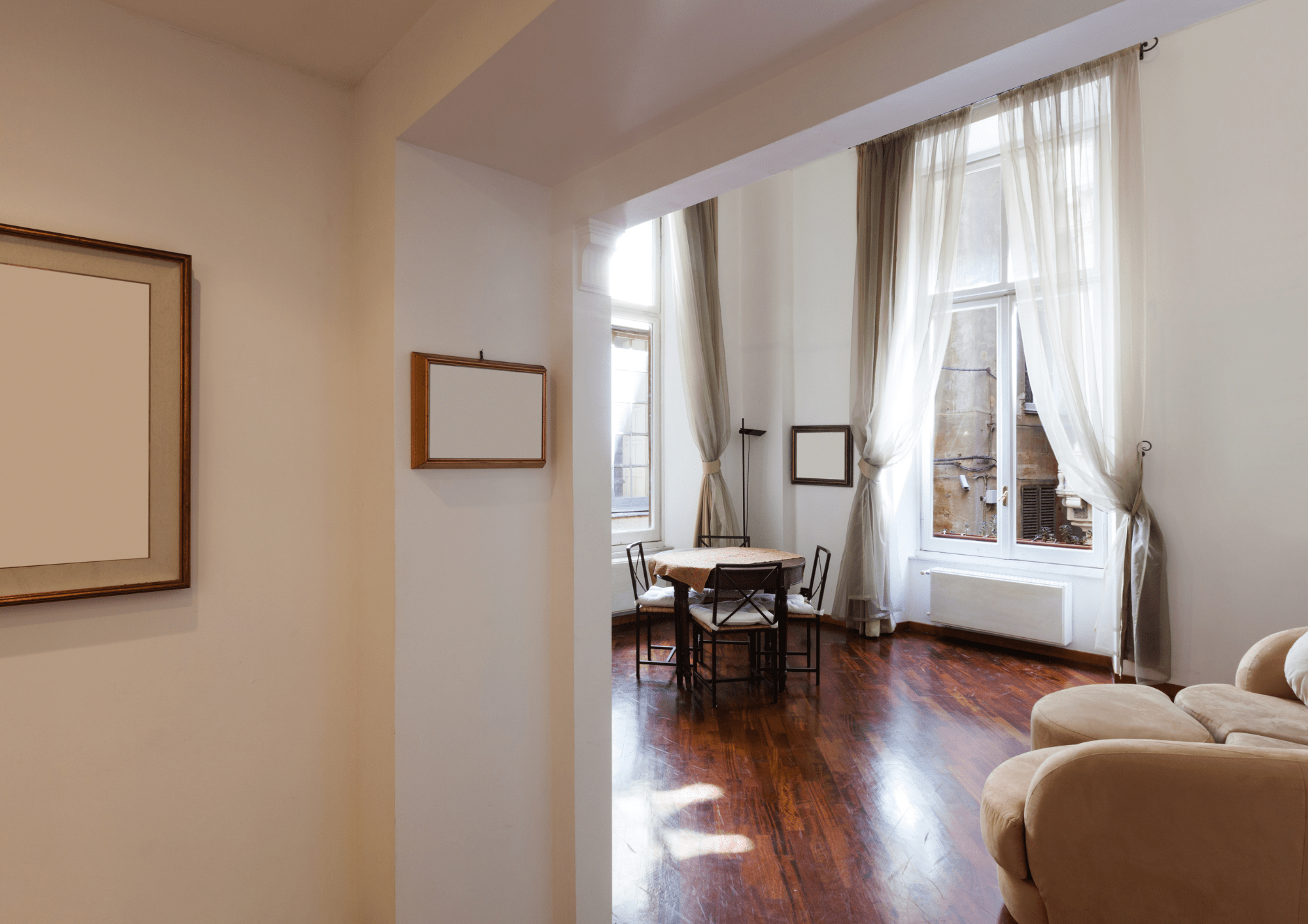 Casa decorada de manera amplia sin ninguna decoración personal del vendedor