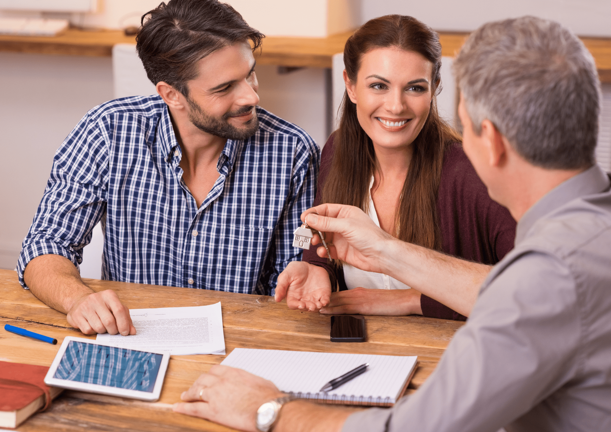 Pareja alquilando una nueva vivienda en Sabadell del Vallès