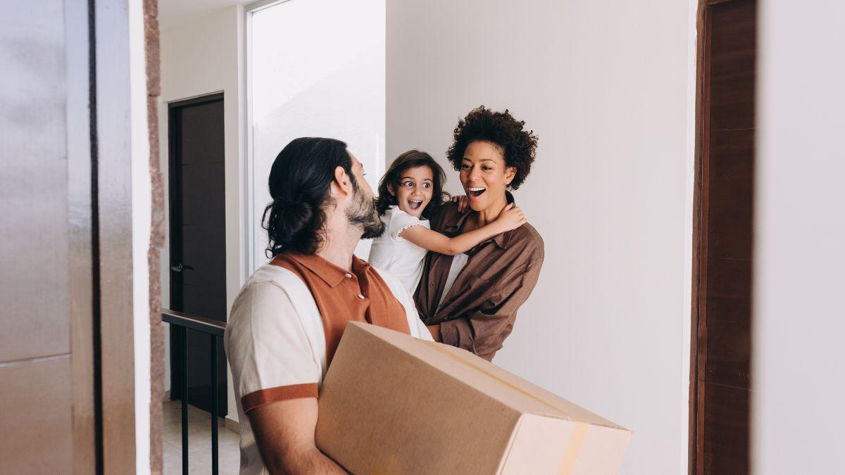 familia cajas de mudanza